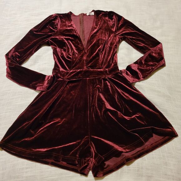 Womens Romper Shorts Size M Purple Burgundy Velvet Whimsigoth Plunge Stretch - Picture 1 of 10